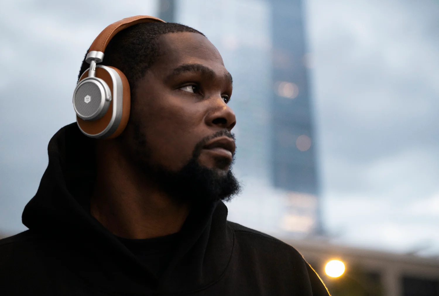 Master & Dynamic MW65 used by Kevin Durant